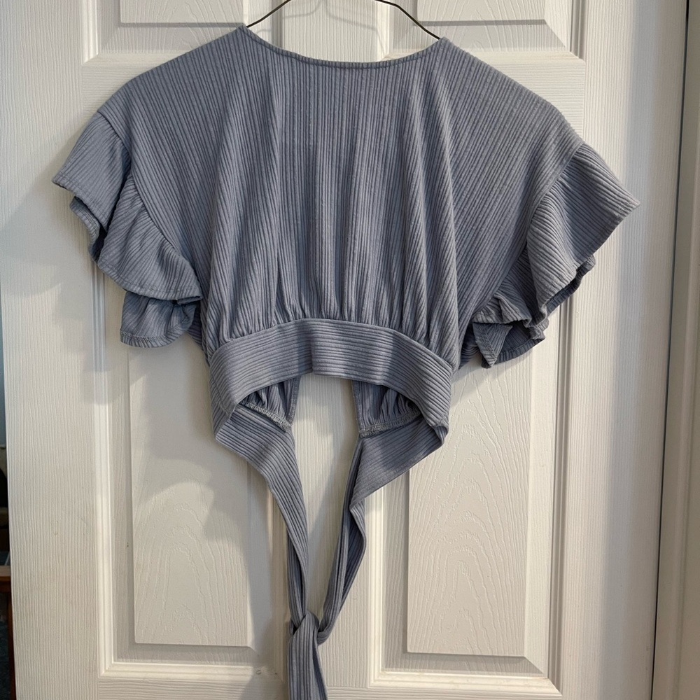 Storia Short Sleeve Open Tie-Back Crop Top